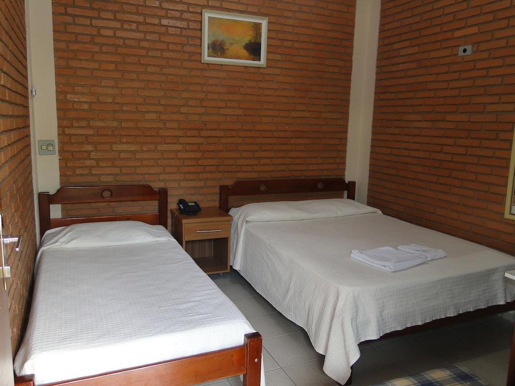 Hotel Pousada Vale Do Sol Em Pompéia Kamer foto